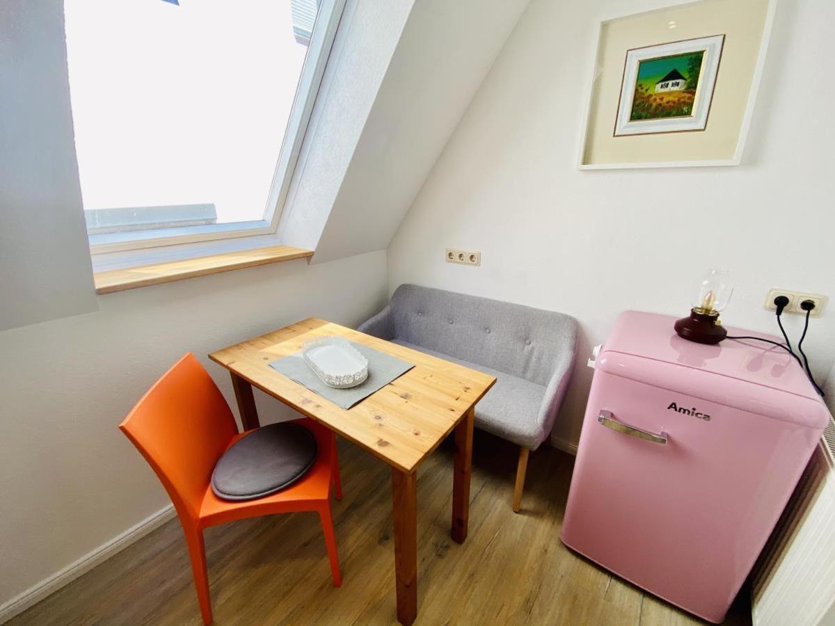 Ferienappartement Dicht Dran, direkt am Alten Strom Rostock Exterior foto