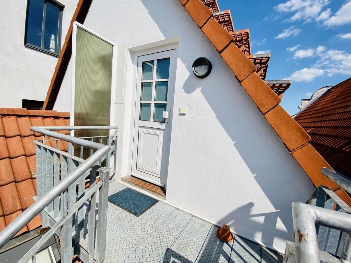 Ferienappartement Dicht Dran, direkt am Alten Strom Rostock Exterior foto